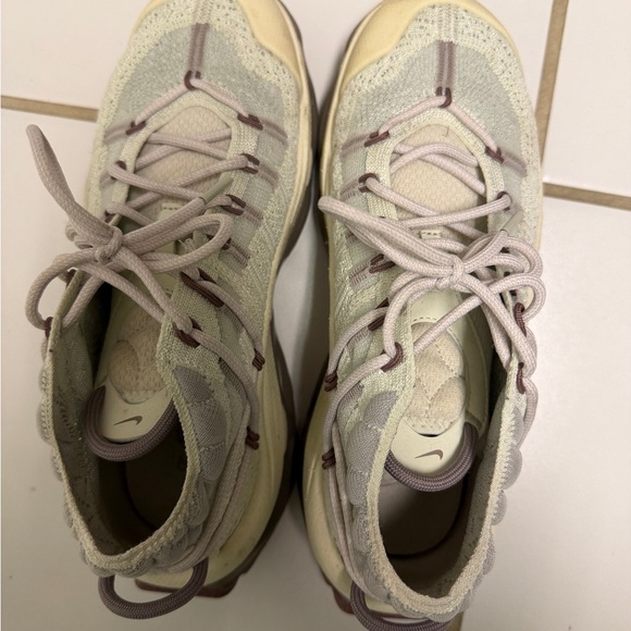 Nike Women's Air Max Flyknit Venture - Cream and Tan - Picture 2 of 6